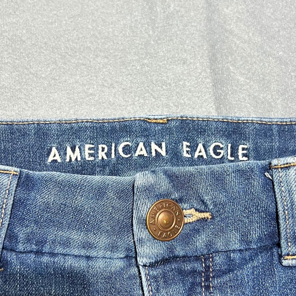 American Eagle Curvy Midi The Dream Short Medium Wash Raw Hem Denim Shorts 8 - Picture 10 of 15